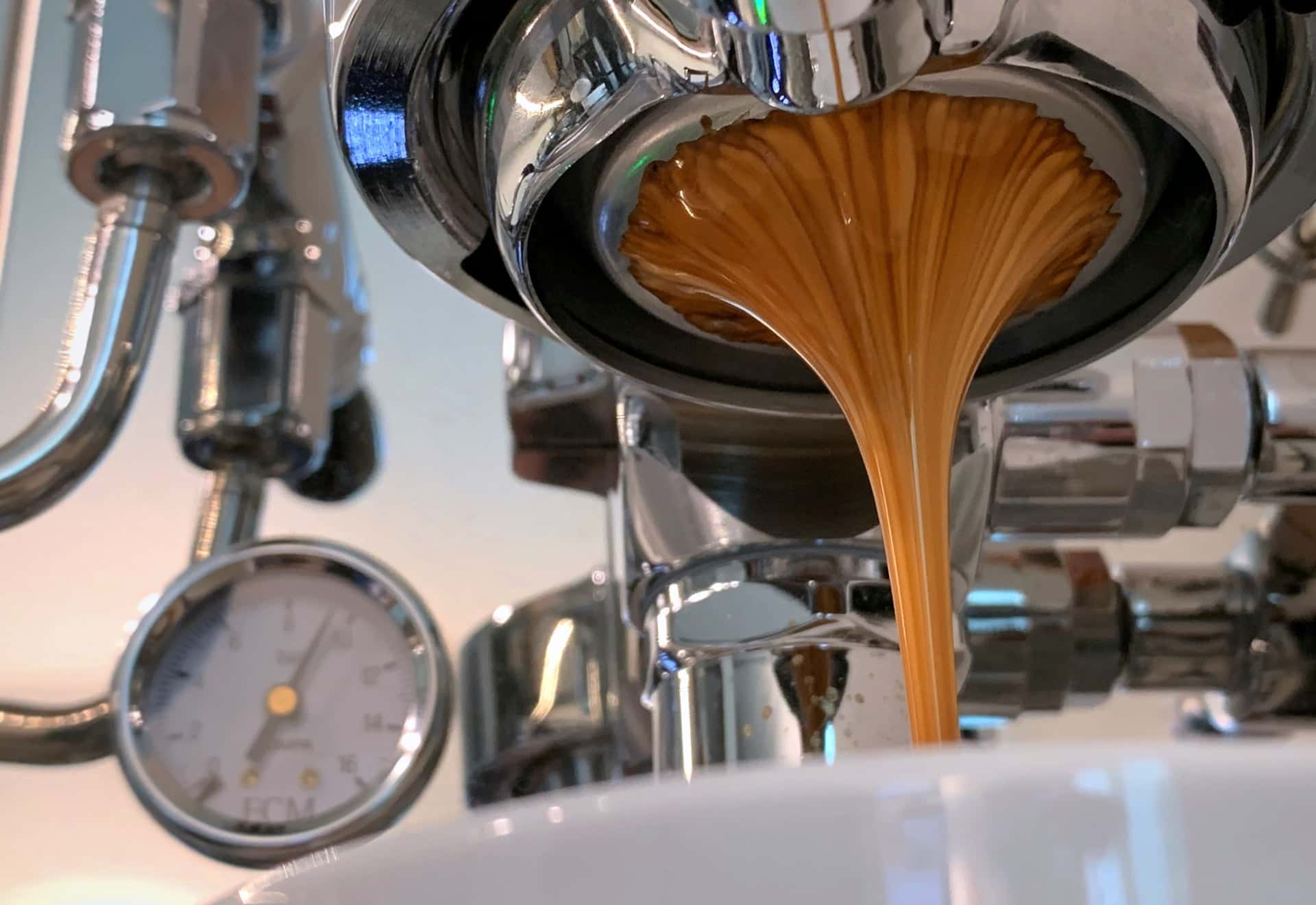 espresso extraction using a naked portafilter