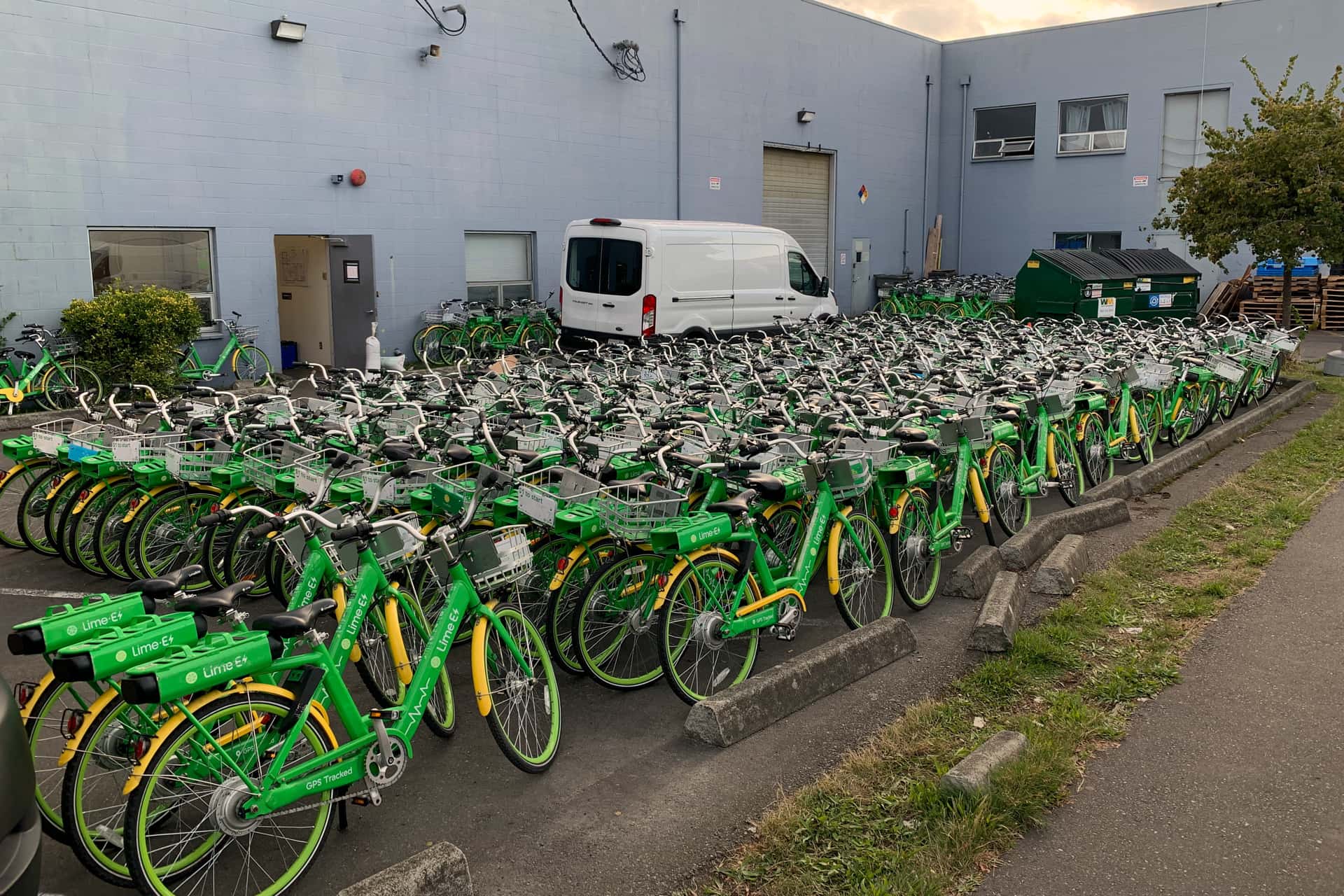 industrial lot of approximately 100 Lime bicycles