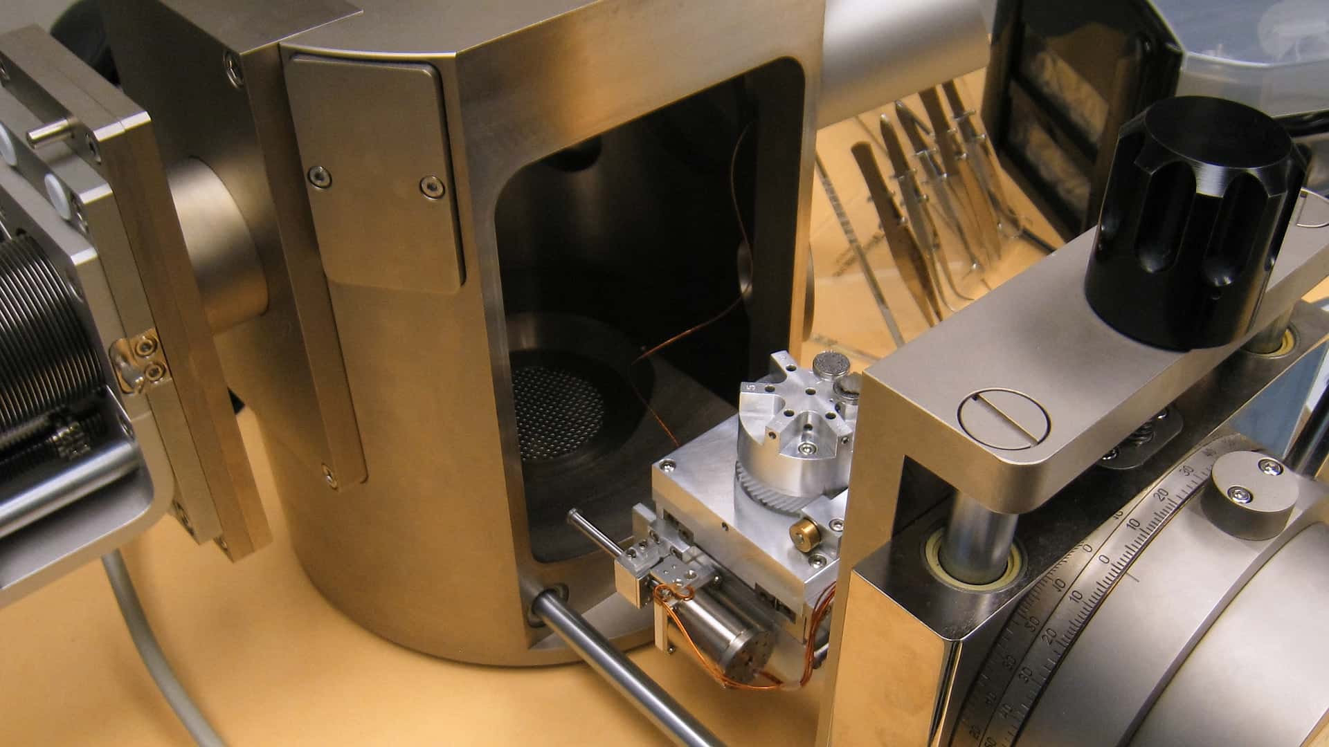 loading specimens into the vacuum chamber of a scanning electron microscope